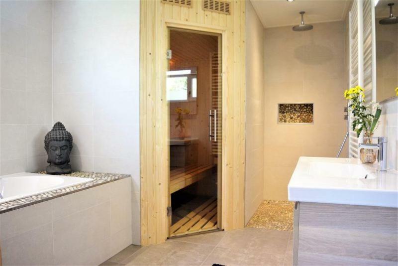 Ferienhaus Vroonweg 34 Sauna Sunshower *